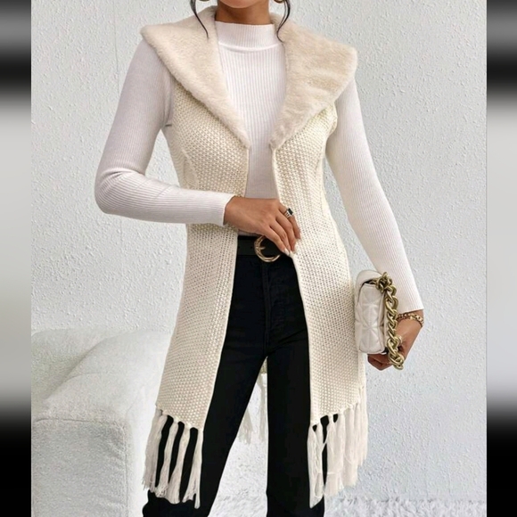 Women's Cardigan Sweater With Furry Collar And Tassel Hem - Picture 4 of 4